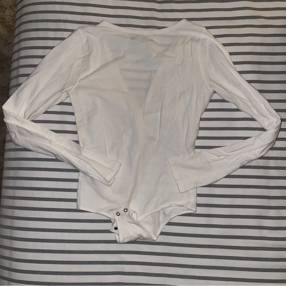Abercrombie and Fitch Long Sleeve V Neck Twist Front Bodysuit White Small - Picture 3 of 6